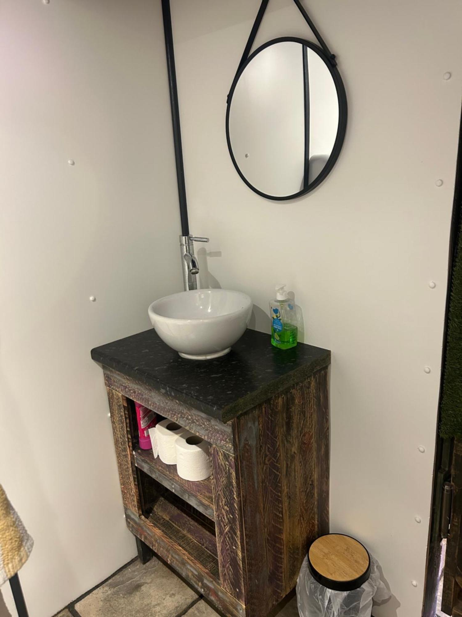 Rhodes To Serenity - Waterfall Shepherds Hut Cauldon Extérieur photo