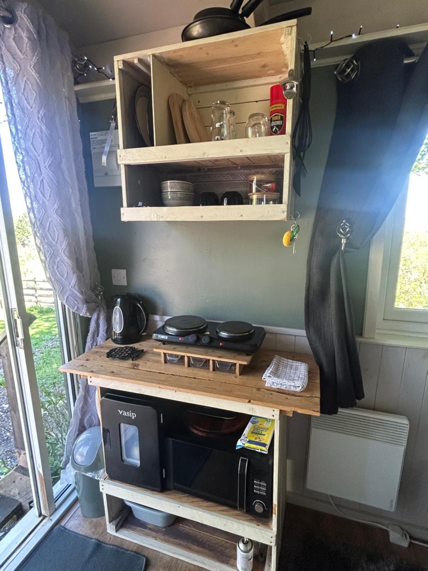 Rhodes To Serenity - Waterfall Shepherds Hut Cauldon Extérieur photo